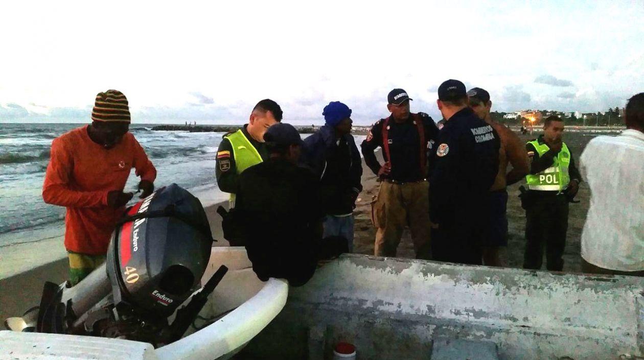 Los tres pescadores en tierra firme.