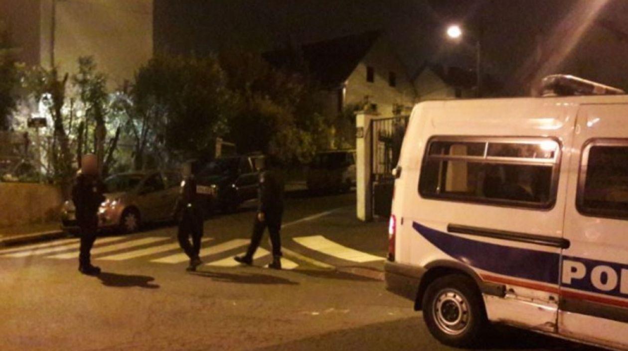 La calle del Bocage, en Sarcelles, fue acordonada por la policía el sábado por la noche.