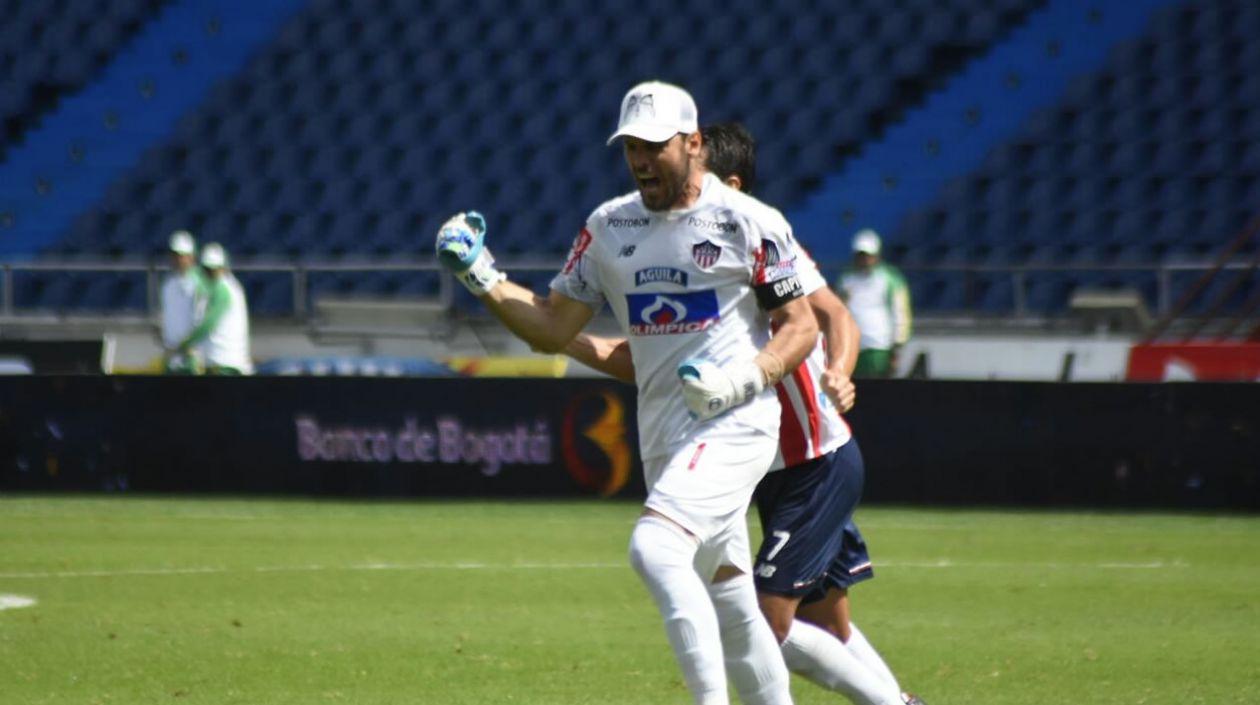 El capitán juniorista celebrando el golazo.