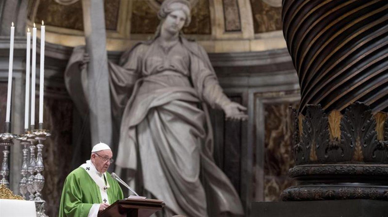 El papa Francisco dijo hoy en la Basílica de San Pedro ante miles de personas necesitadas.