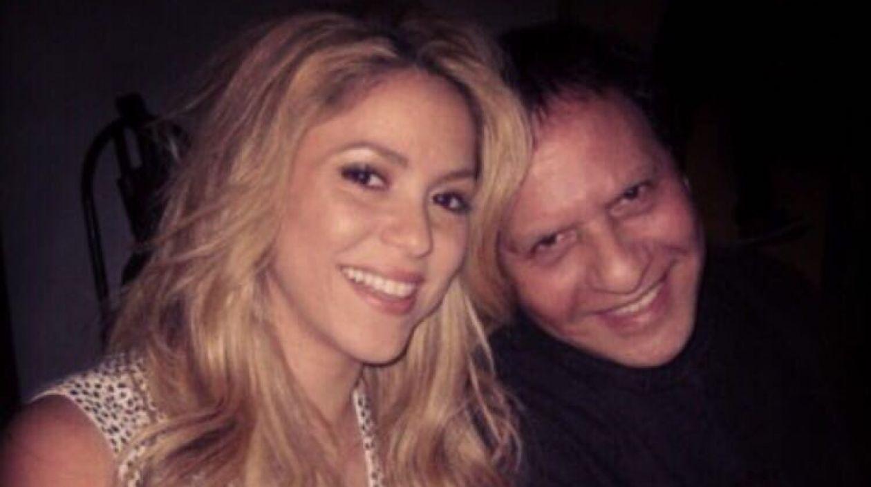 La cantante Shakira y el diseñador tunecino Azzedine Alaïa.