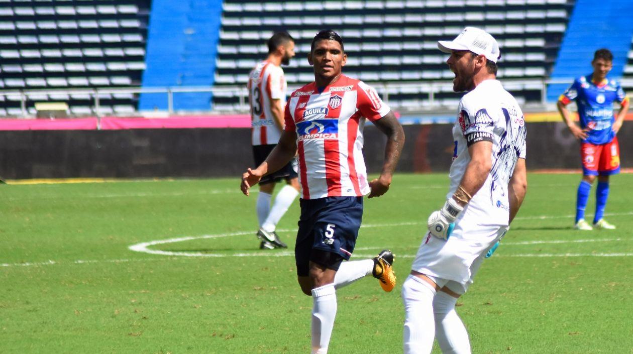 Sebastián Viera celebra su anotación 