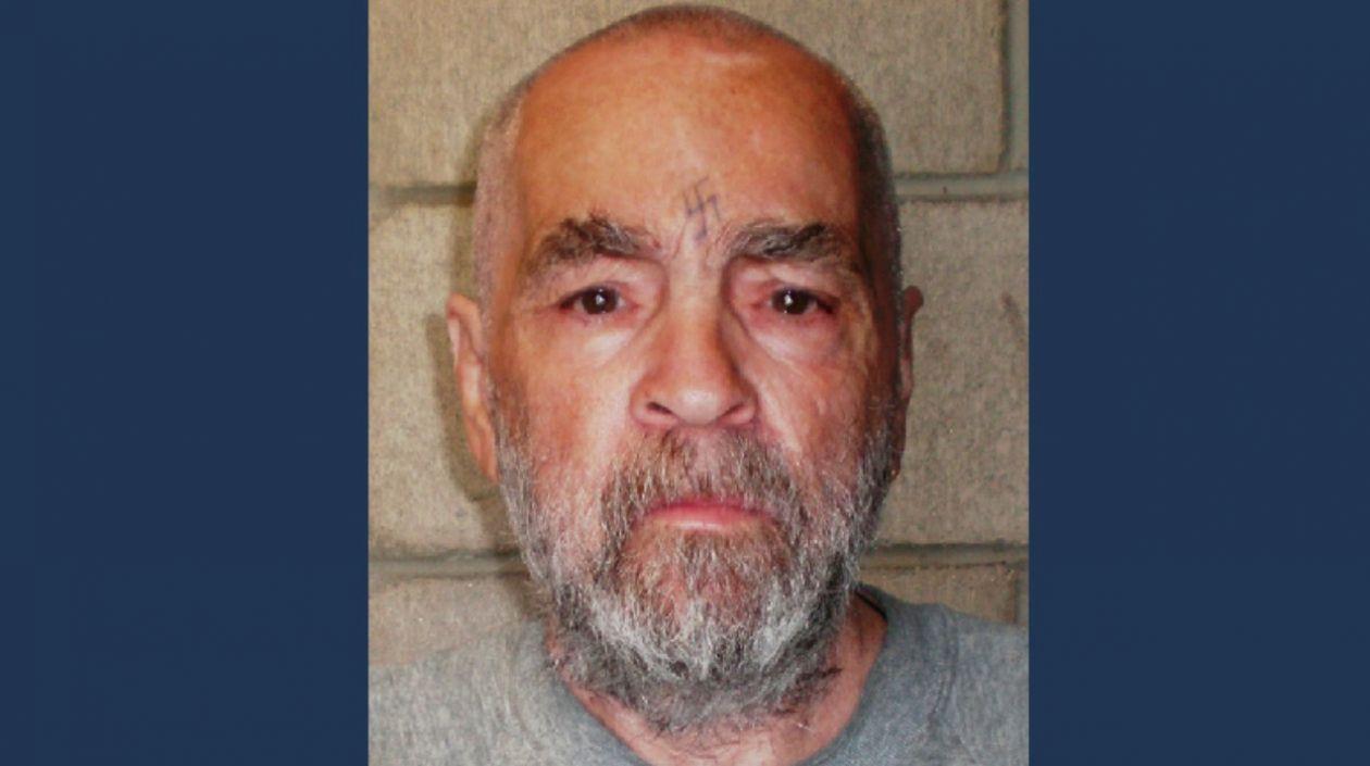 Charles Manson, junto a la secta "La Familia Manson", asesinó a 7 personas en EE.UU.