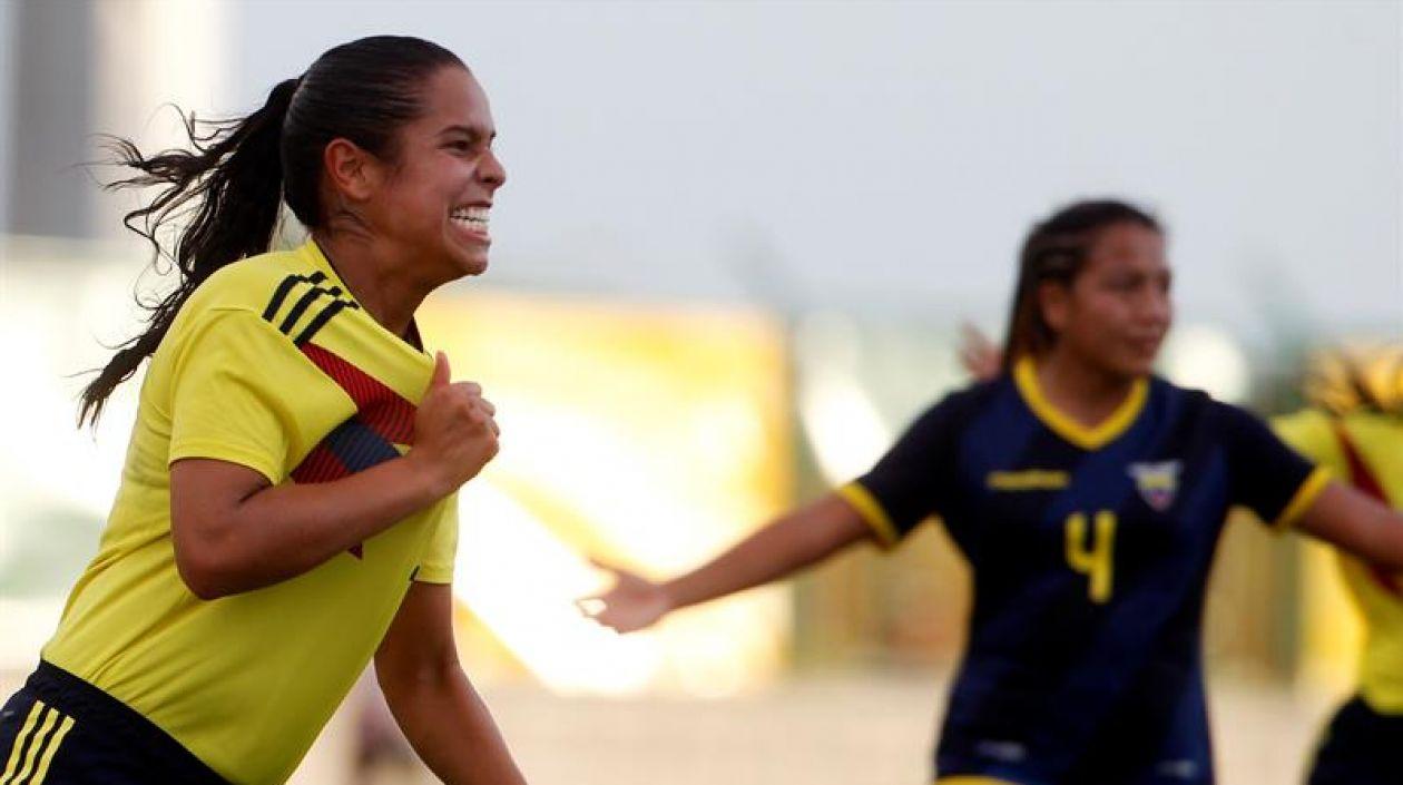 Sonríe al vencer con autoridad.