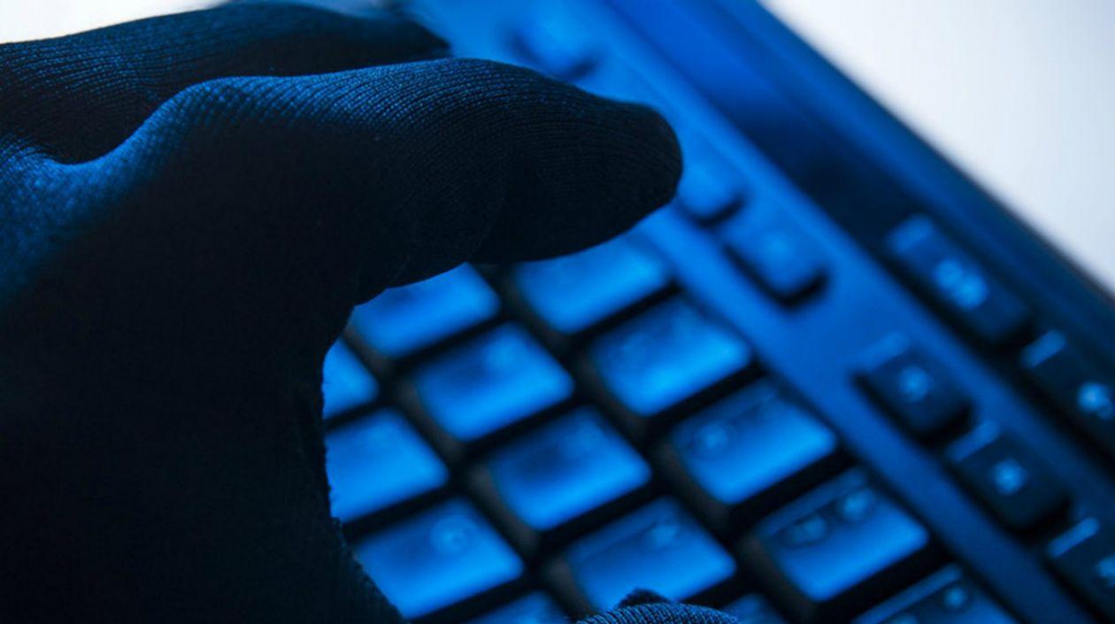 Siguen además las cadenas de WhatsApp.