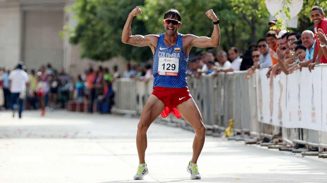 Manuel Esteban Soto celebra su medalla de oro. 