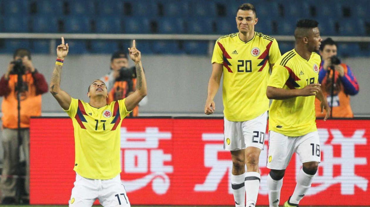 Felipe Pardo celebra su anotación con Colombia. 