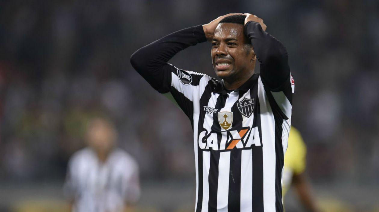 Robinho fue condenado por violar a una joven. 