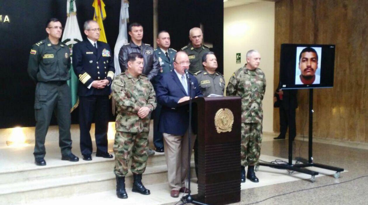 El ministro de Defensa, Luis Carlos Villegas, informando la muerte de alias "Inglaterra".