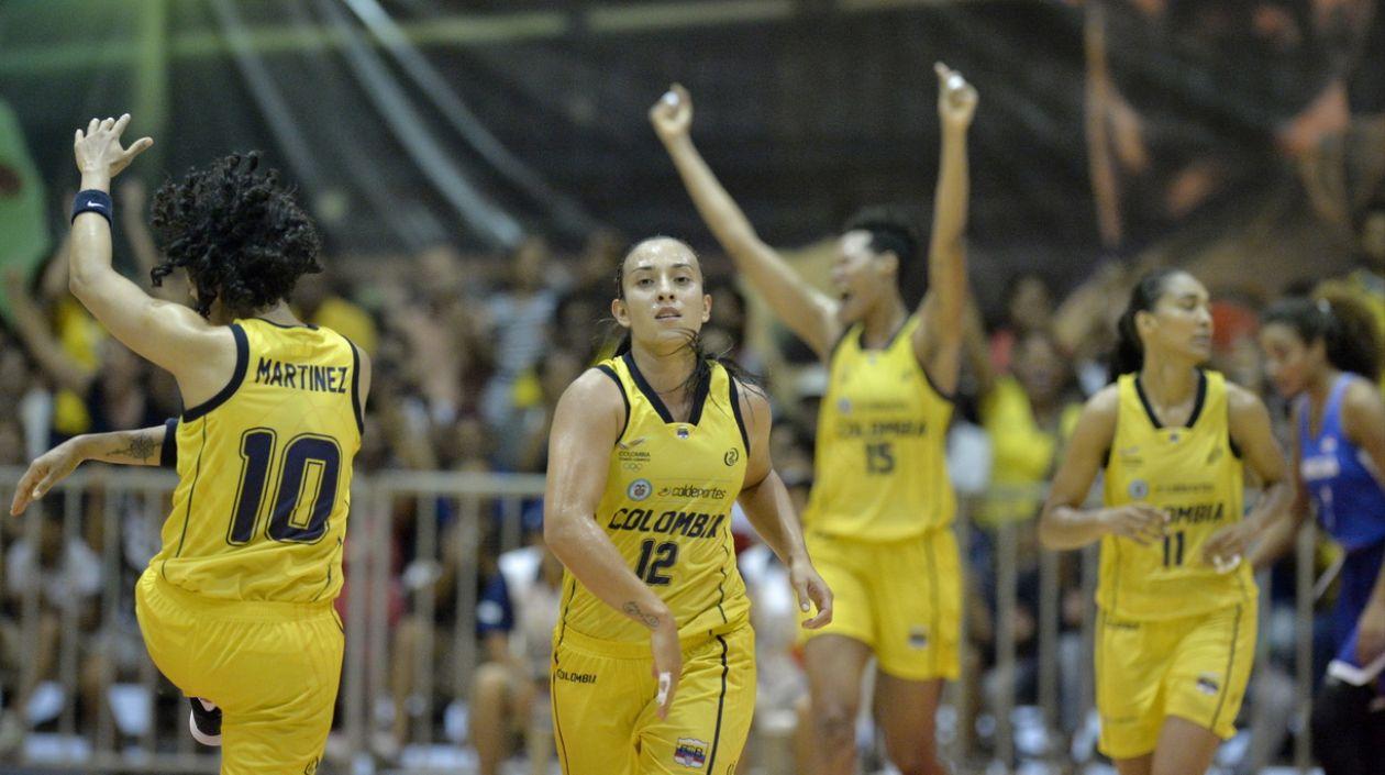 Jugadoras de Colombia celebran el triunfo. 
