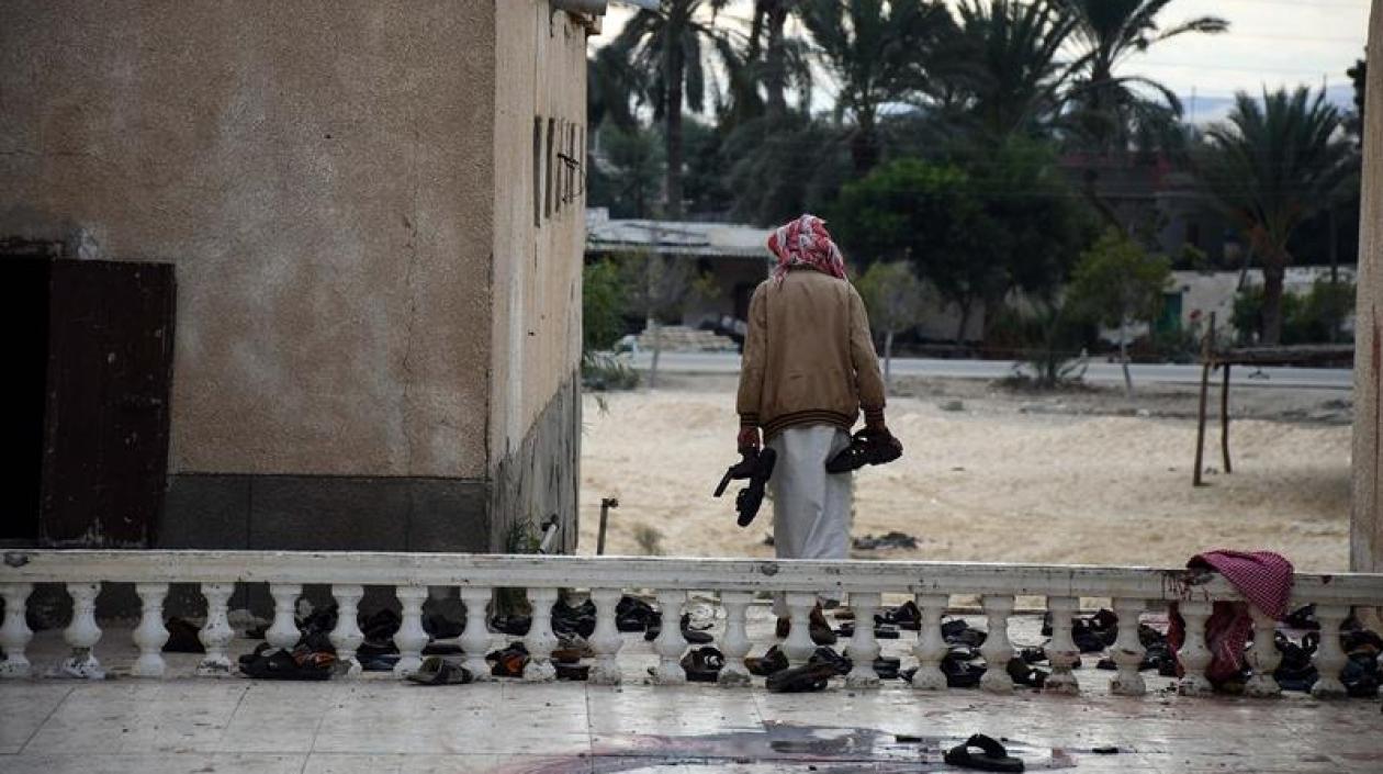 Los atacantes disparaban desde las ventanas y las puertas.