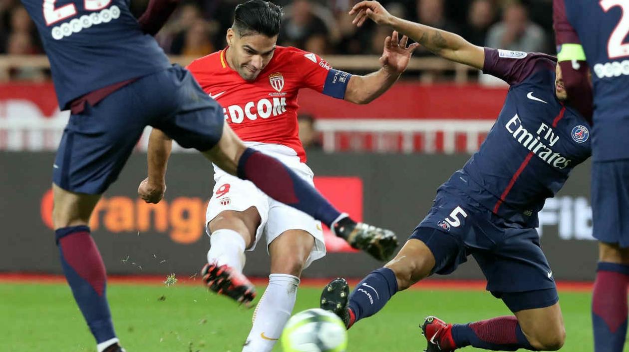 Falcao García durante el duelo con el PSG. 