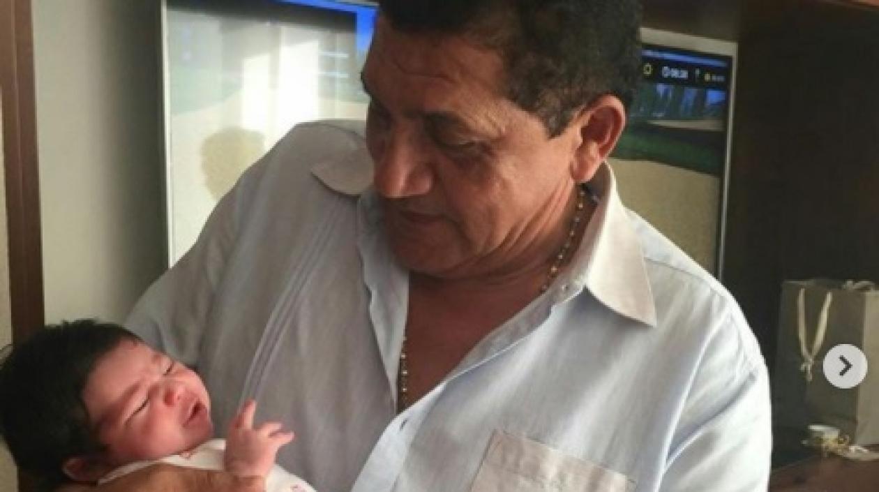 Poncho Zuleta y su nieta Valentina.