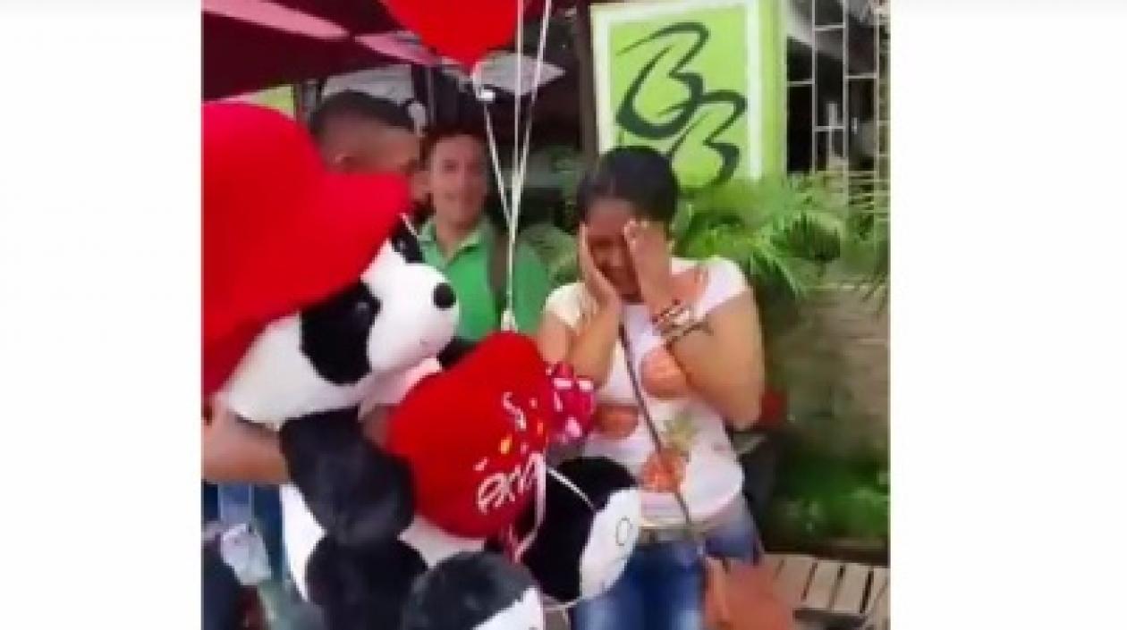 Los jóvenes protagonistas del video.