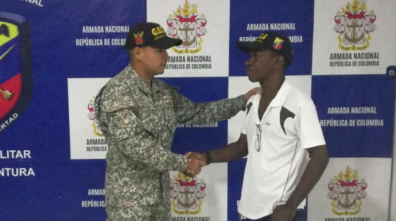 La Armada Nacional publicó esta foto del secuestrado rescatado.