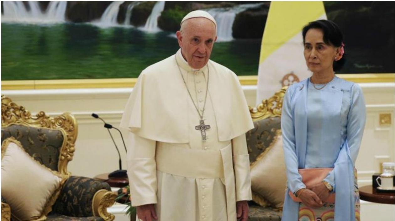 El Papa encontró a Aung San Suu Kyi en el palacio fortaleza de Naypyidó
