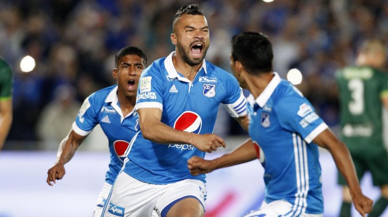 Andrés Felipe Cadavid celebra el gol que abrió la ruta del triunfo.