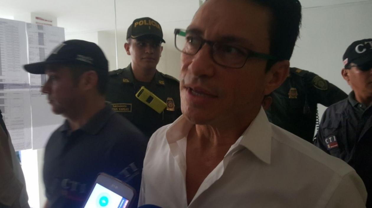 Carlos Caicedo se defiende tras su captura.