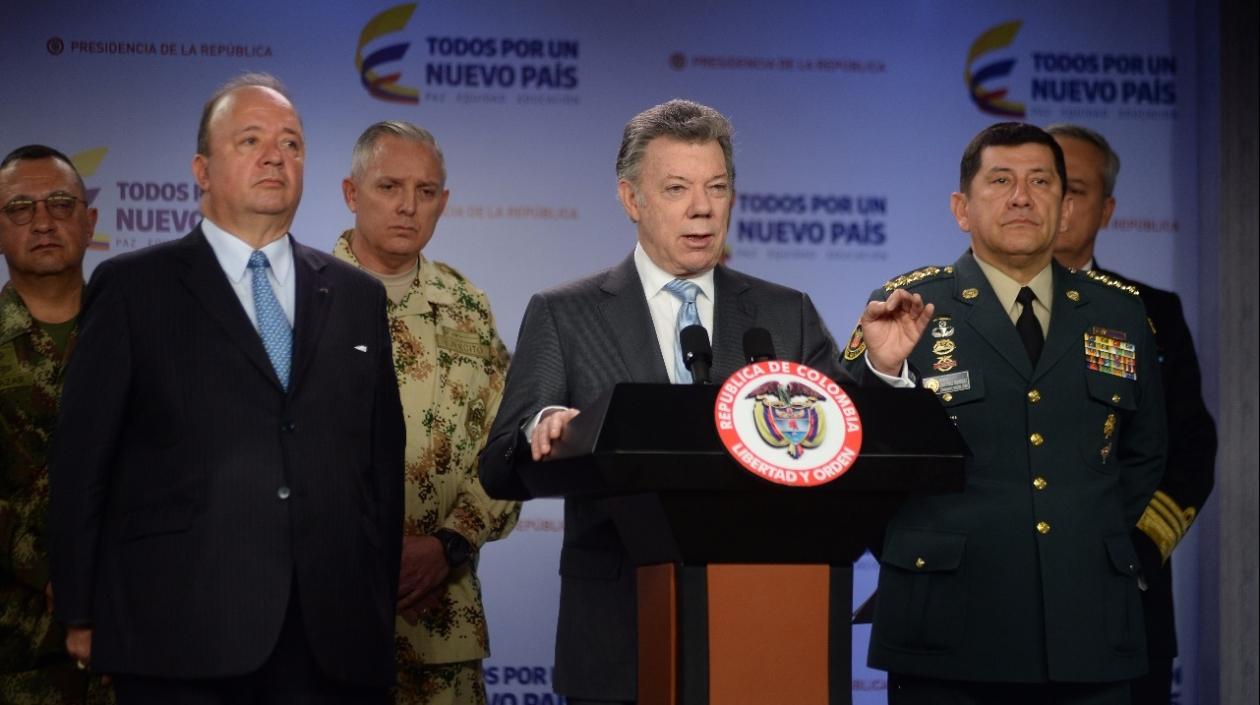 Presidente Santos anunciando el nombramiento del general Alberto Mejía Ferrero.