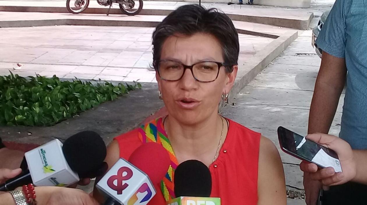 La senadora Claudia López.