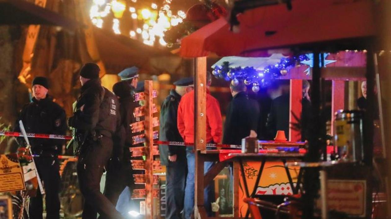 Mercado navideño donde fue detonado el paquete sospechoso.