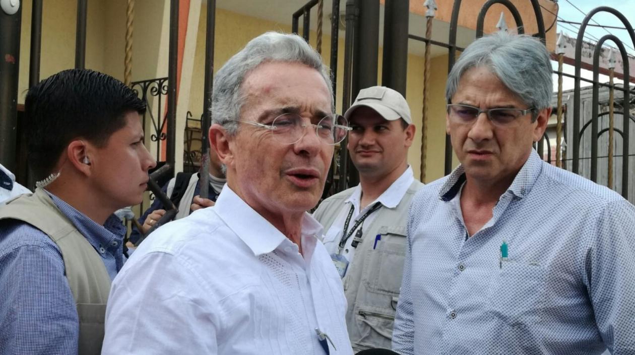 El senador Álvaro Uribe durante su visita a Barranquilla.