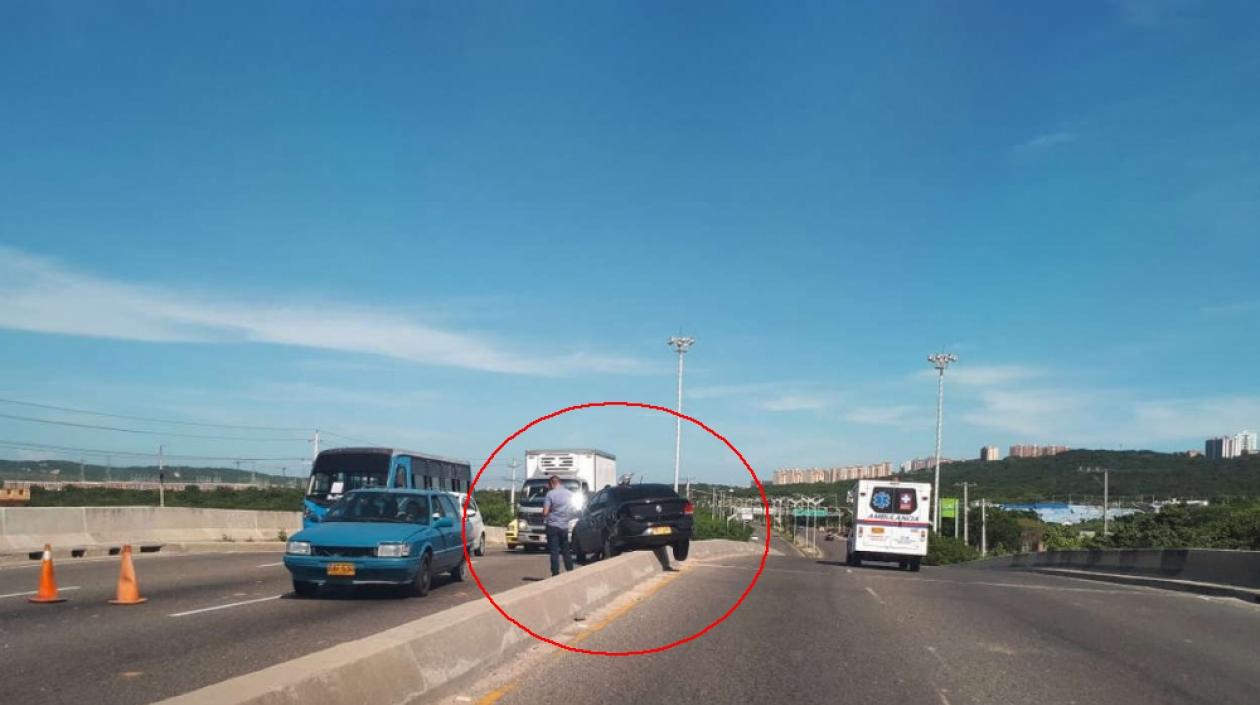 Así quedó atravesado el vehículo en el Puente de la Circunvalar con 38.