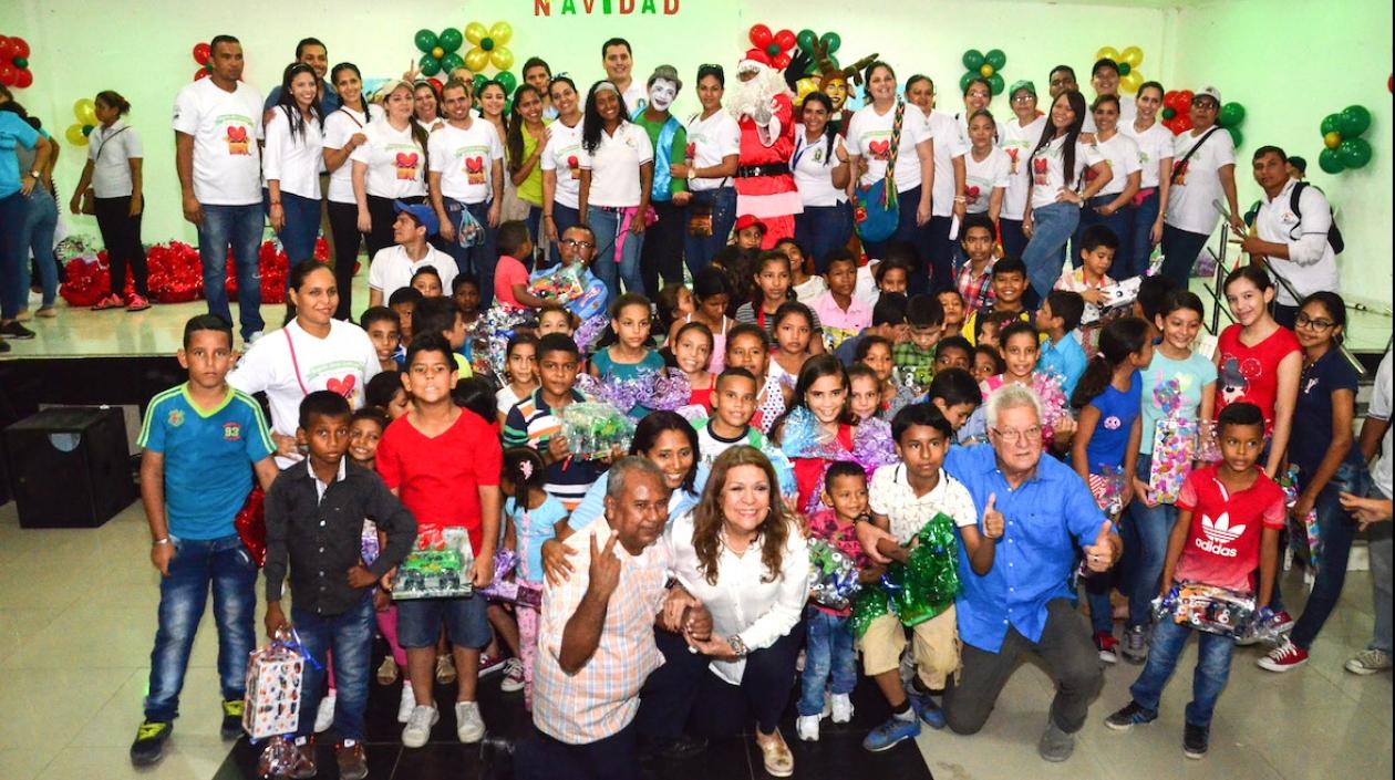 El Alcalde, Joao Herrera Iranzo, y la primera gestora, Alba Olaya de Herrera, presidendo la jornada.