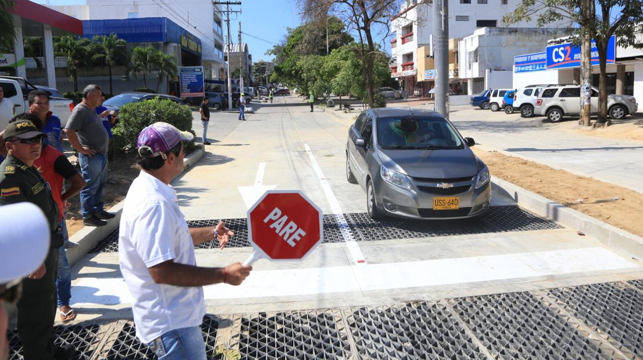 Alejandro Char reabriendo la carrera 46 a la altura de la calle 76.