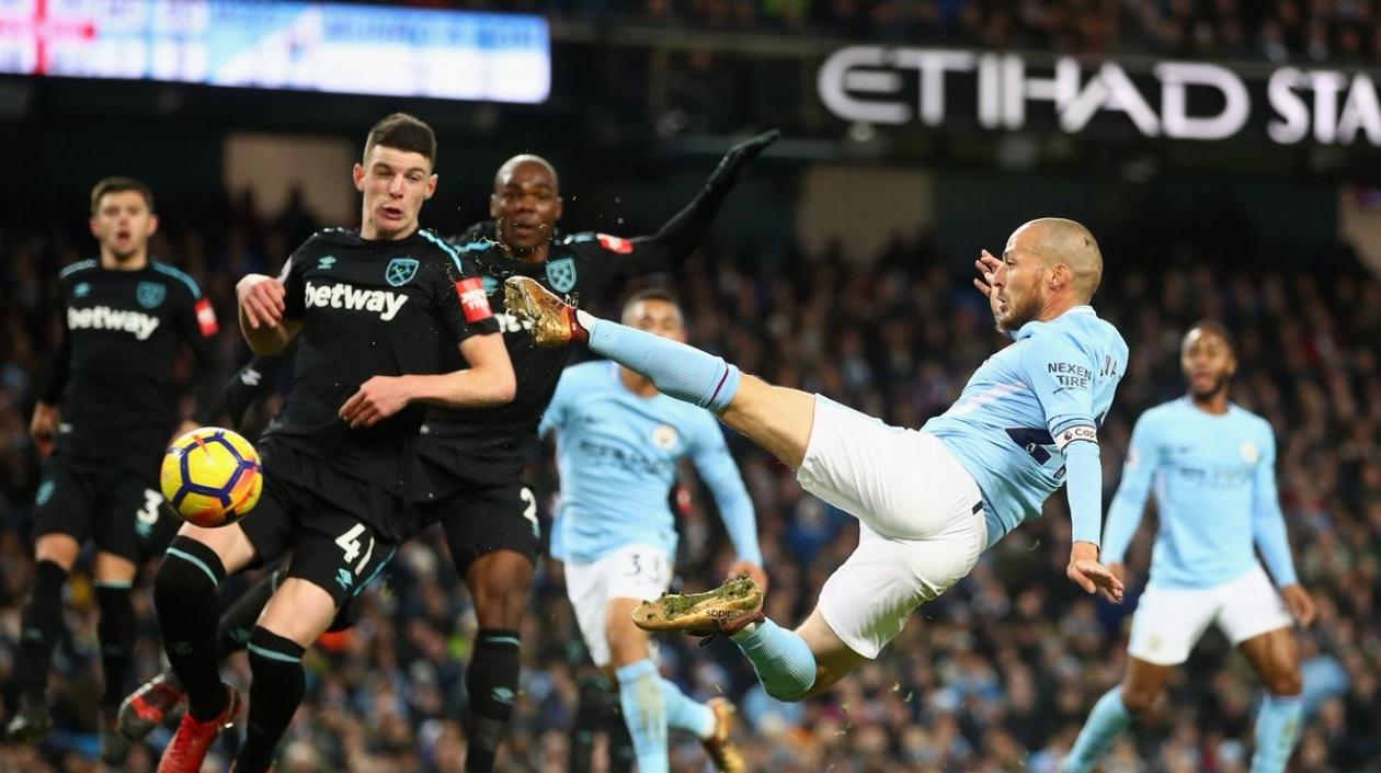 David Silva anota el gol del triunfo del Manchester United. 