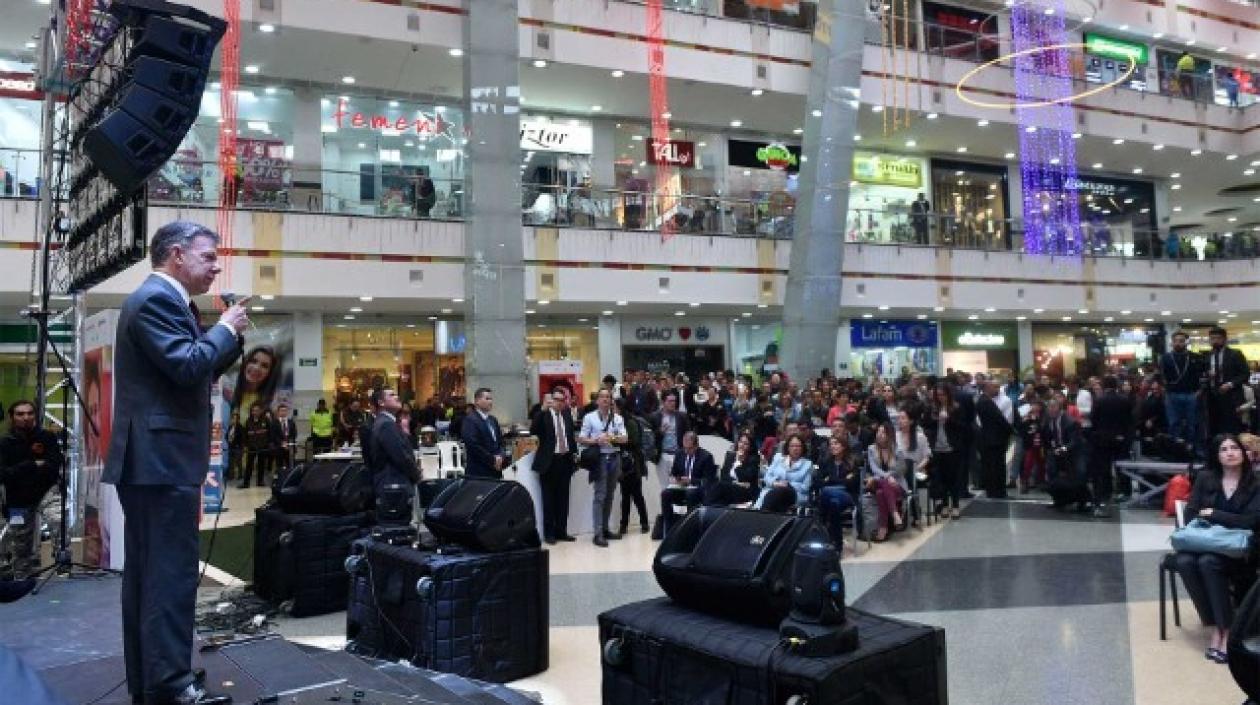 El primer mandatario encabezó el lanzamiento de la campaña “Compre colombiano, no compre contrabando”.