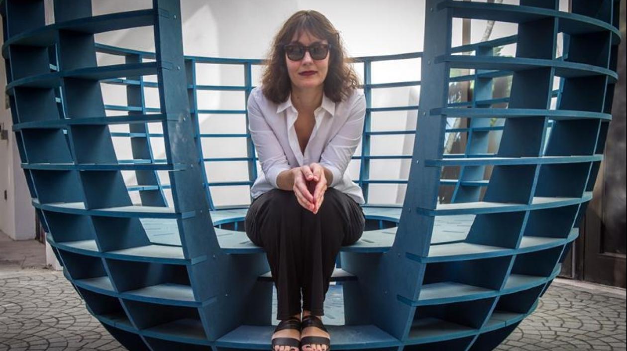 Dos de los "Meeting Bowls" instalados por el colectivo artístico español "mmmm..." en Miami, Florida (Estados Unidos).