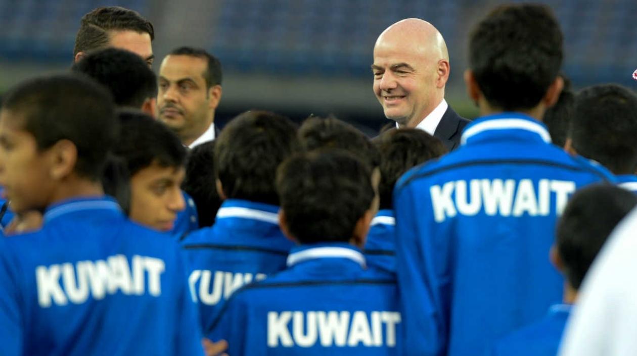 Gianni Infantino durante su visita a Kuwait. 