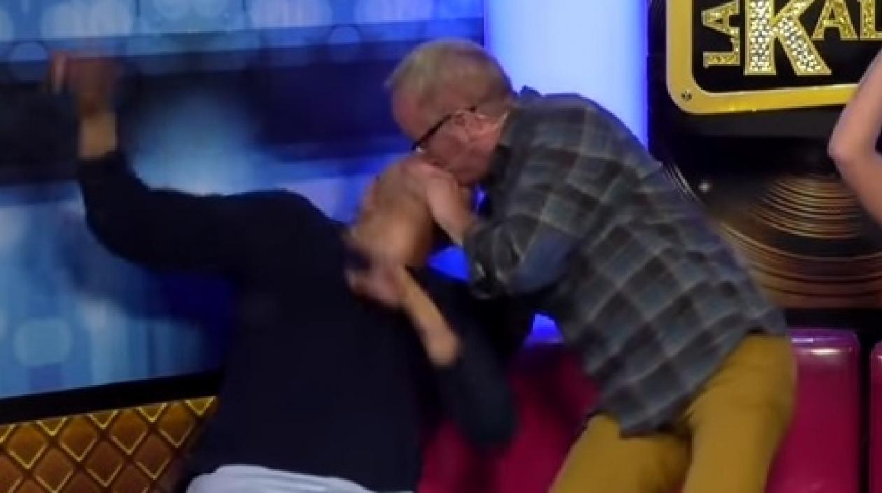 El presentador Carlos Giraldo y el locutor 'Morgan'.