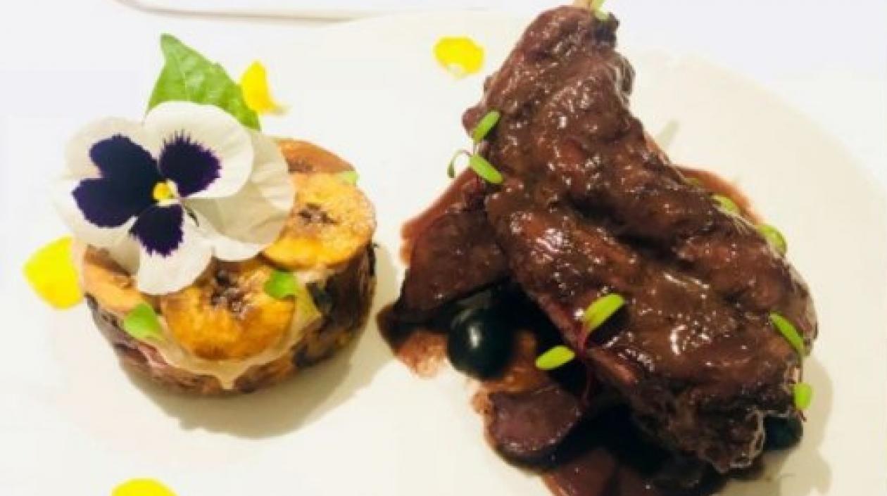 Plato inspirado en la literatura de Gabriel García Márquez.