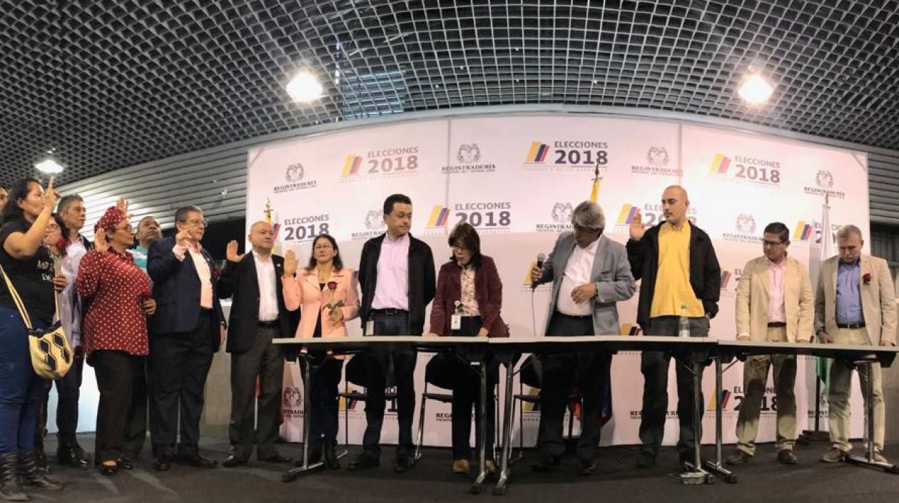 Instantes de la inscripción de la lista al Senado por las FARC