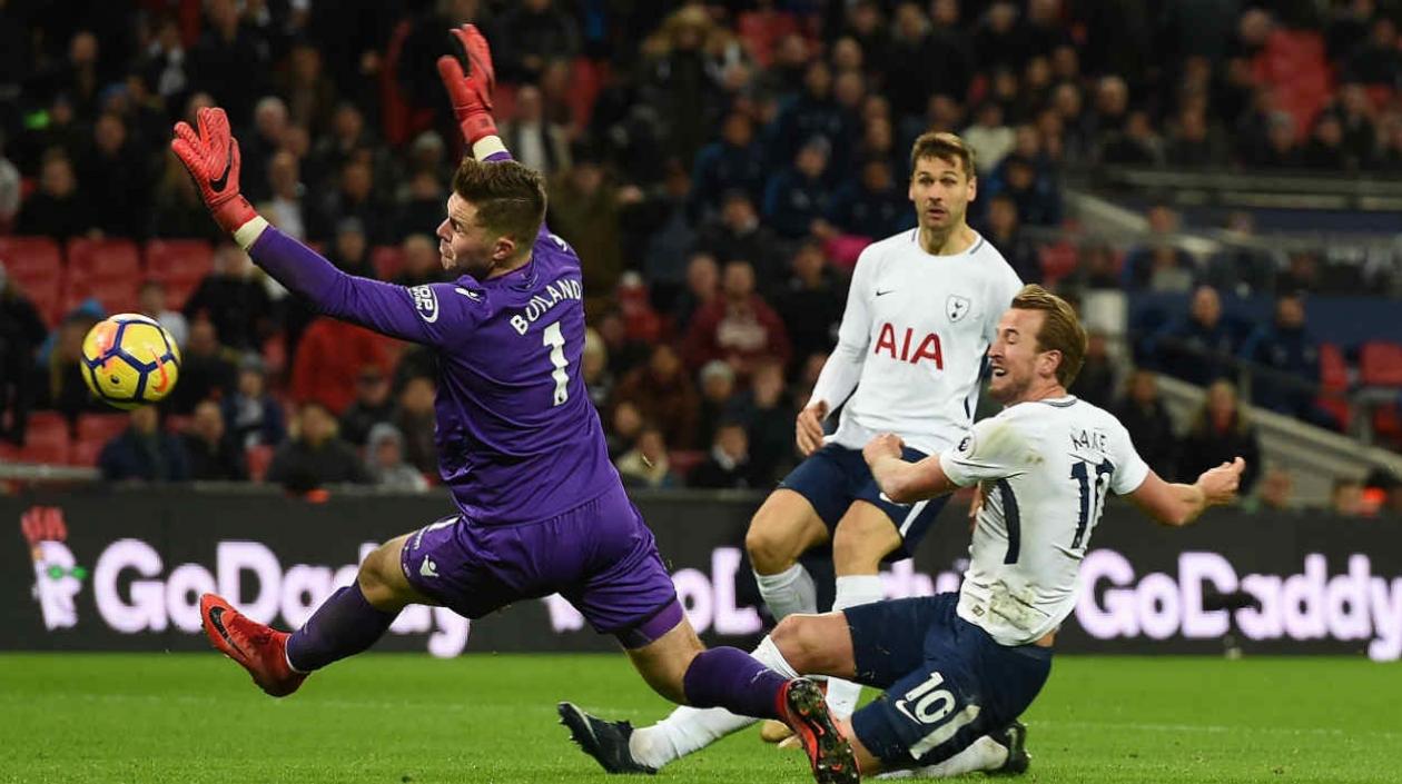 Harry Kane, de los Spurs, en una acción del partido. 