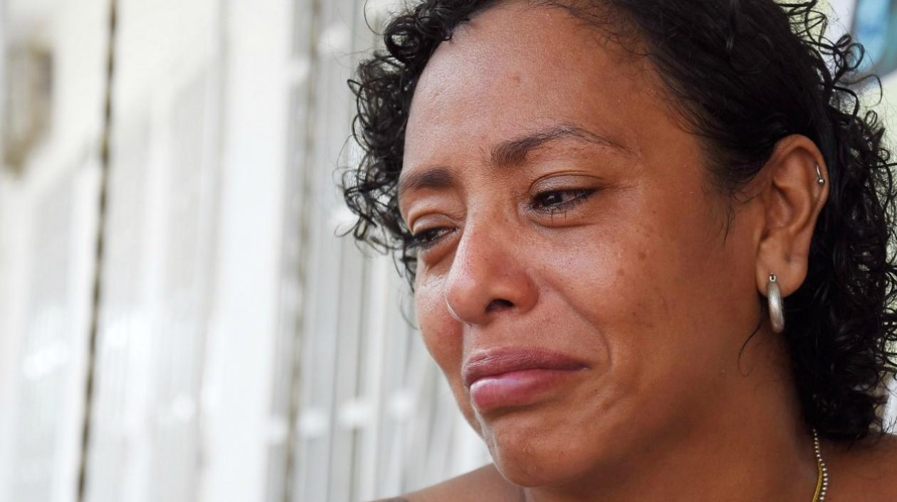 Luz Divina llora porque aún no sabe nada de su hija.