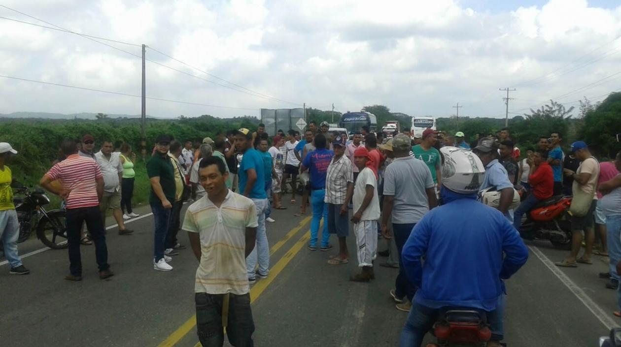 Habitantes de Baranoa bloquearon La Cordialidad por falta de agua