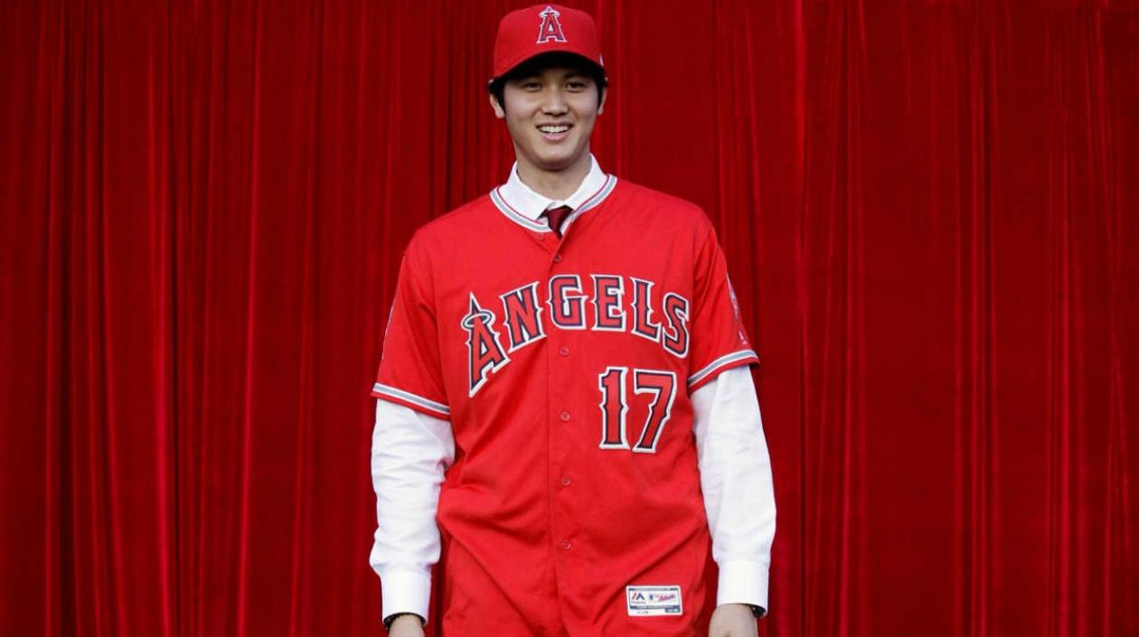  Shohei Ohtani con la camiseta de los Angelinos. 