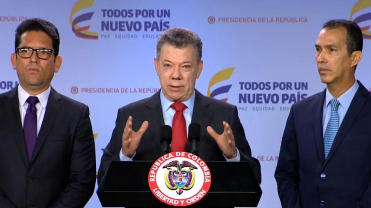 El MinAgricultura, el Presidente Santos y el Director del ICA.