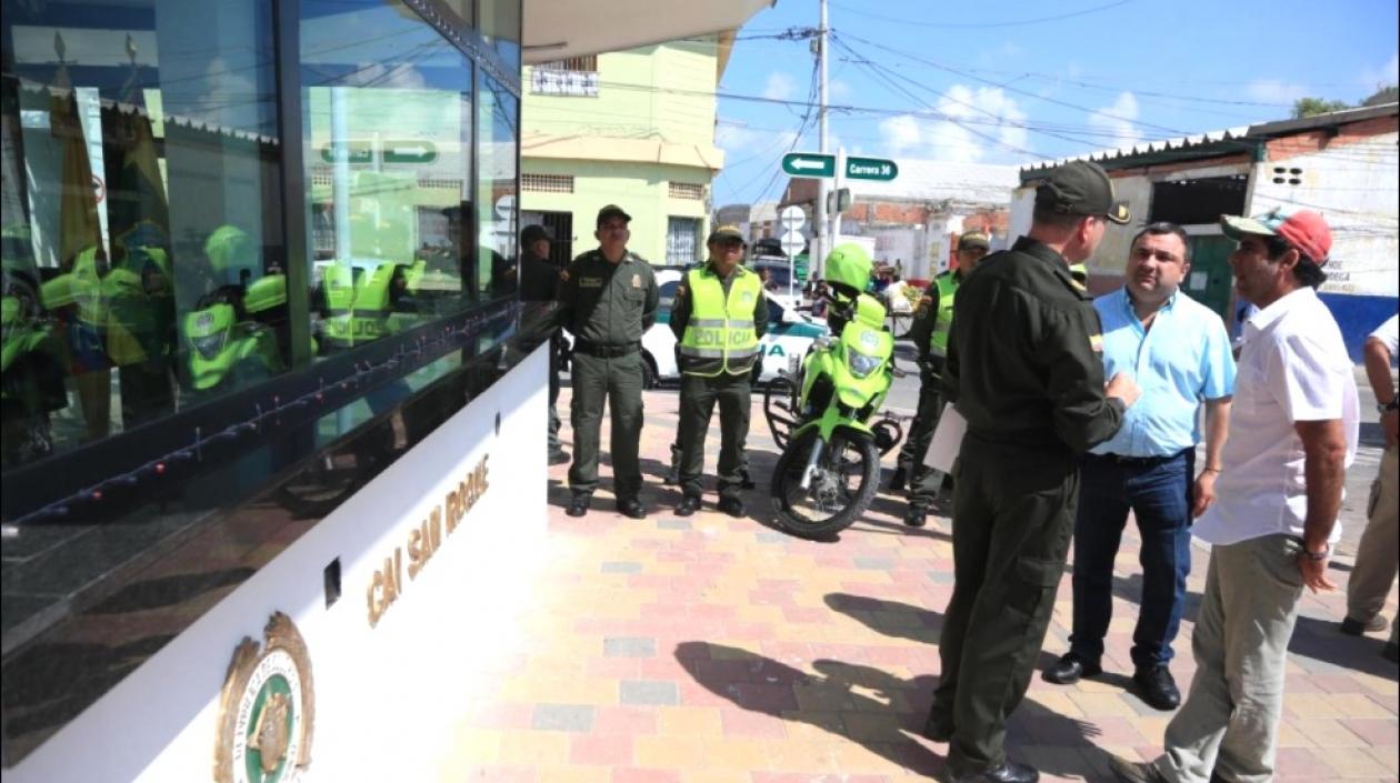 El Comandante (e), Coronel Mauricio Pérez, el Alcalde Alejandro Char y el Jefe de la Oficina de Seguridad Yesid Turbay.