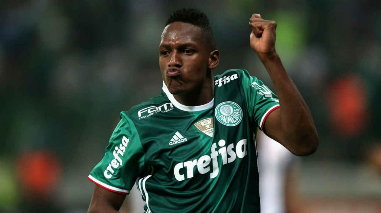 Yerri Mina, defensor colombiano.