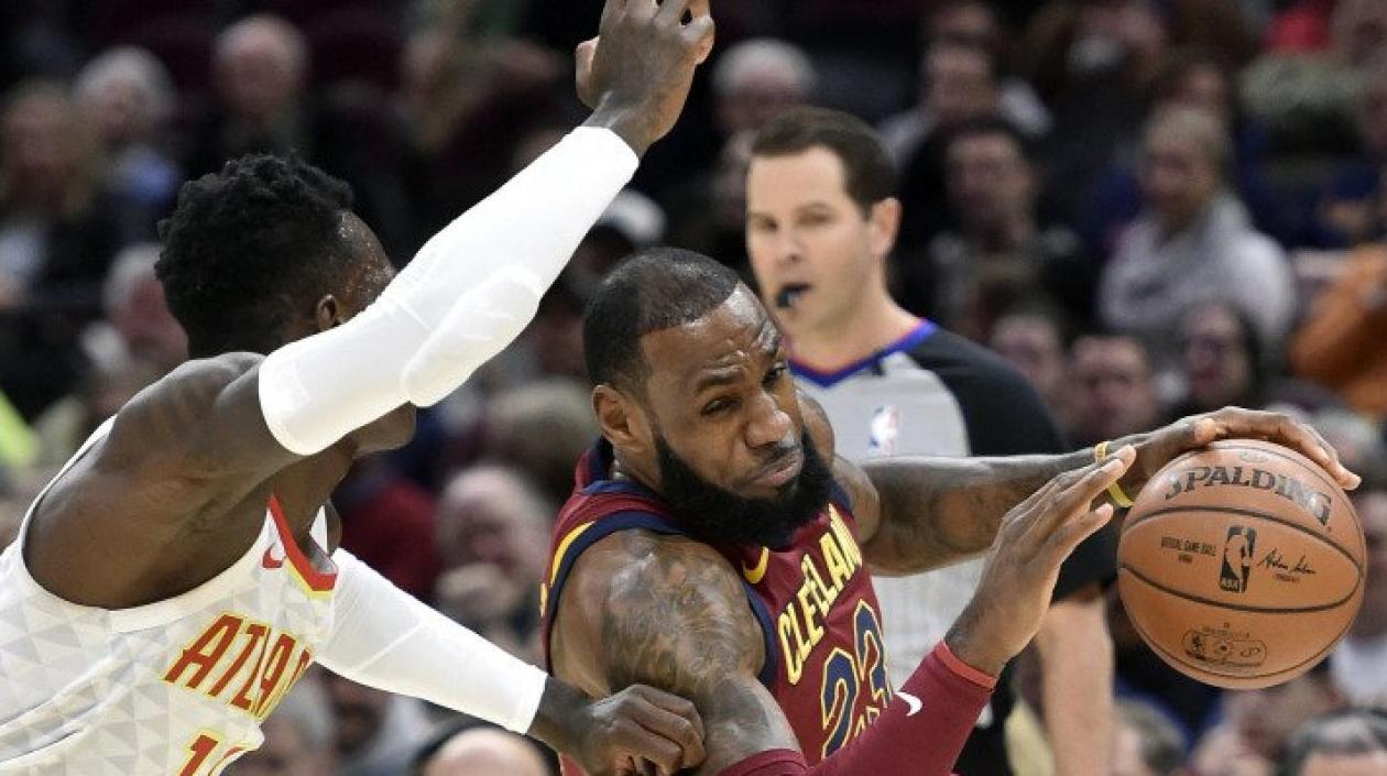 LeBron James en el duelo ante Atlanta. 
