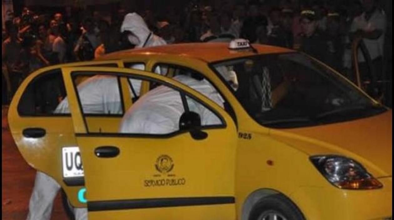 Imagen del levantamiento del cadáver ocurrido en los primeros días de 2012. 