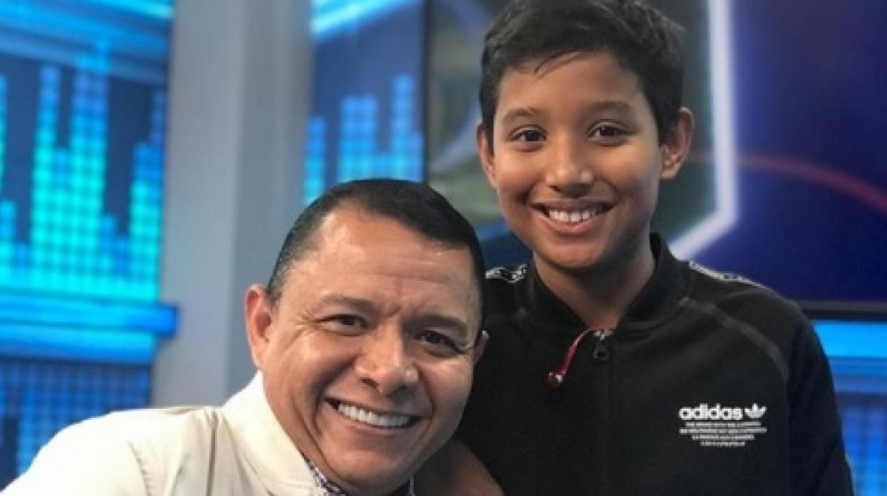 El exfutbolista Iván René Valenciano y su hijo Jacobo.