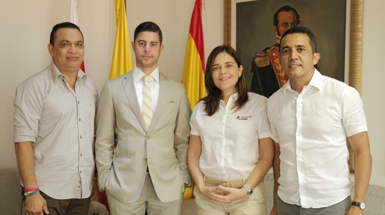 El agregado cultural de la Embajada de Brasil en Colombia, Carlos Rosa Da Silveira, y la secretaria de Cultura y Patrimonio, María Teresa Fernández Iglesias,.