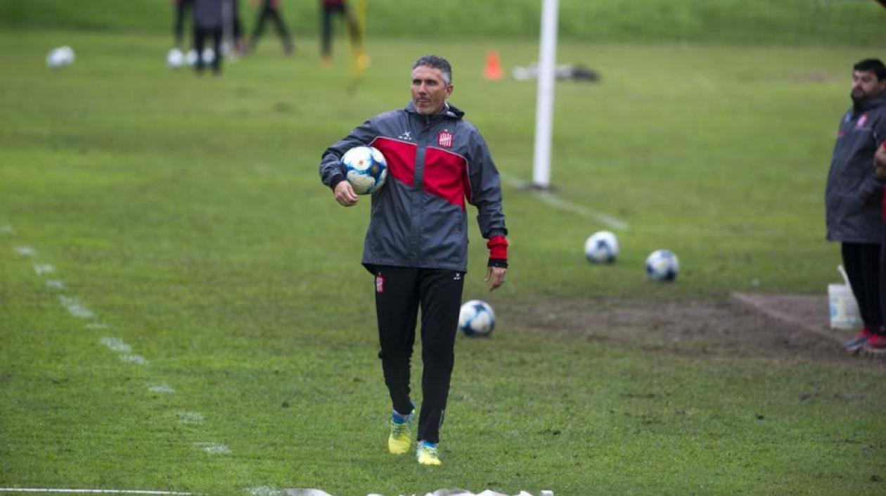 Diego Cagno, director técnico argentino. 