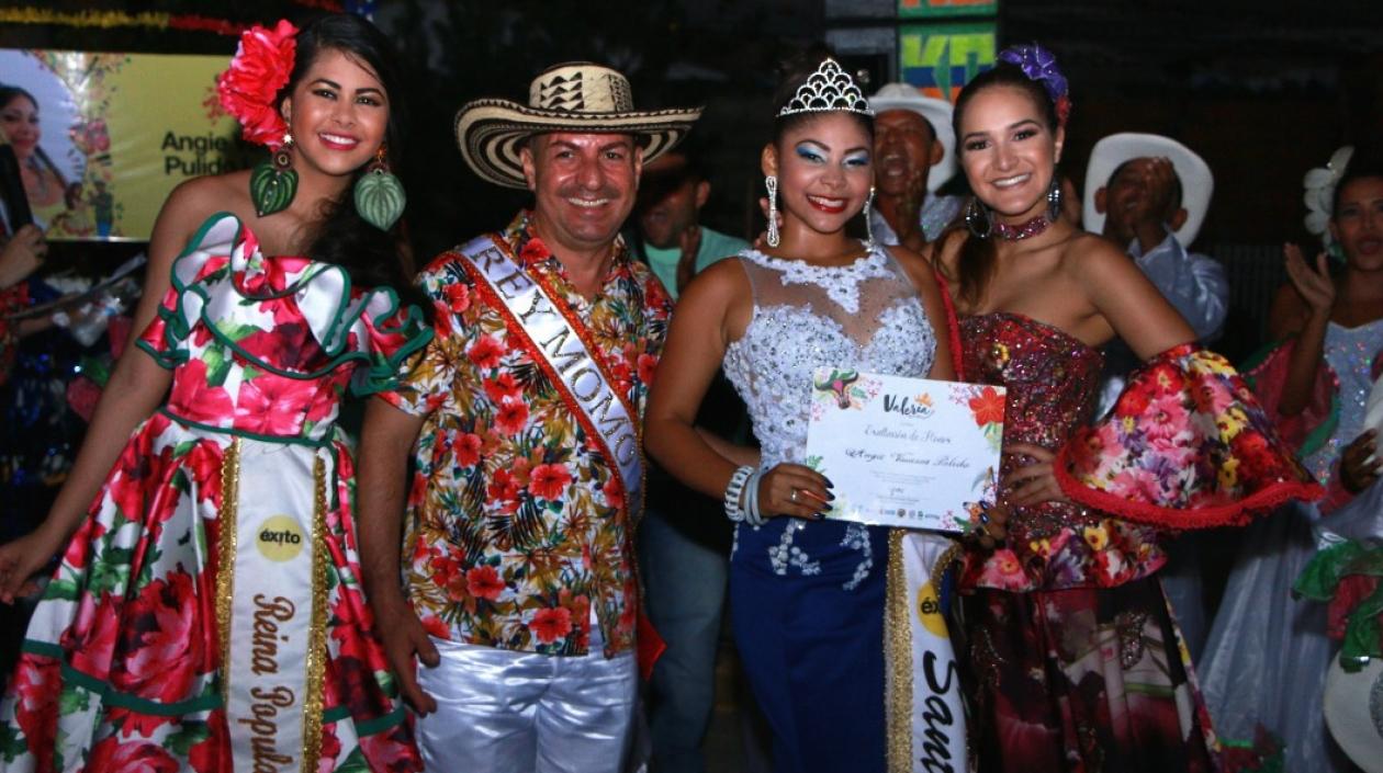 Eliana Pagán, reina Popular 2017; Ricardo Sierra, rey Momo 2018, la candidata Estefany Nuñez y la reina del Carnaval Valeria Abuchaibe.