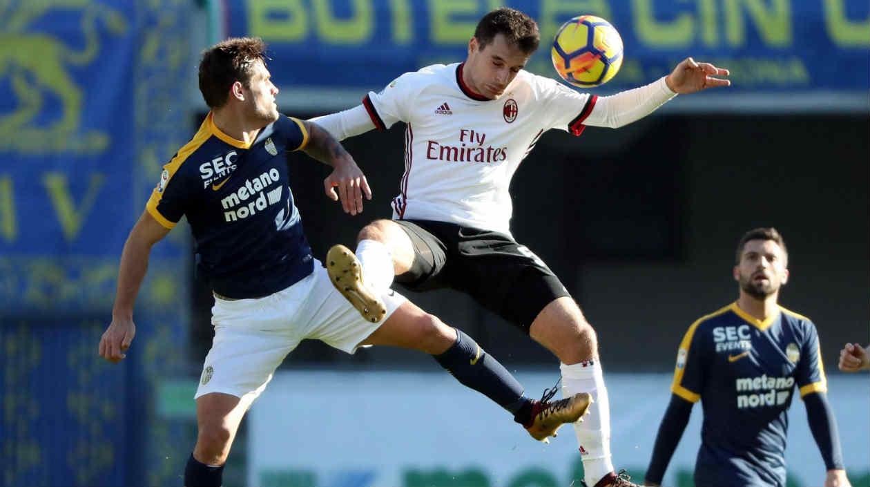Acción del partido entre Milan y Verona. 